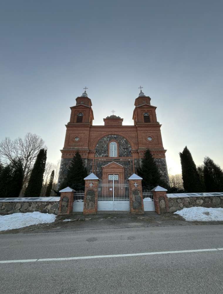 Vārkavas Vissvētās Trīsvienības Romas katoļu draudzes baznīca