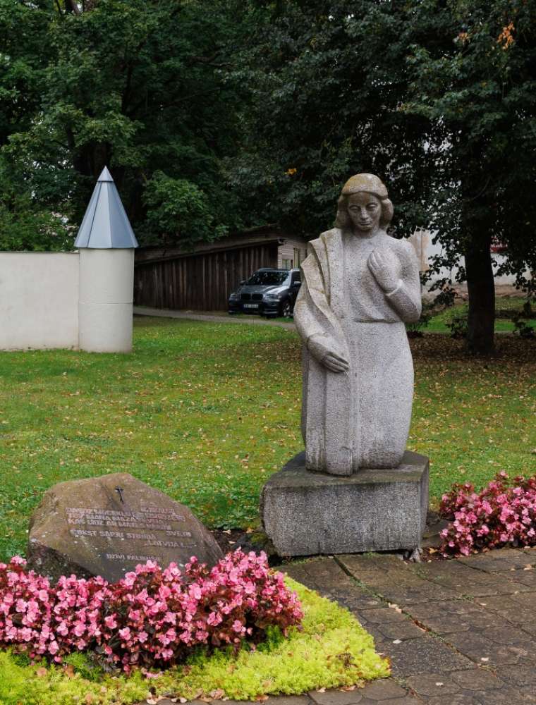 Piemineklis politiski represētajiem