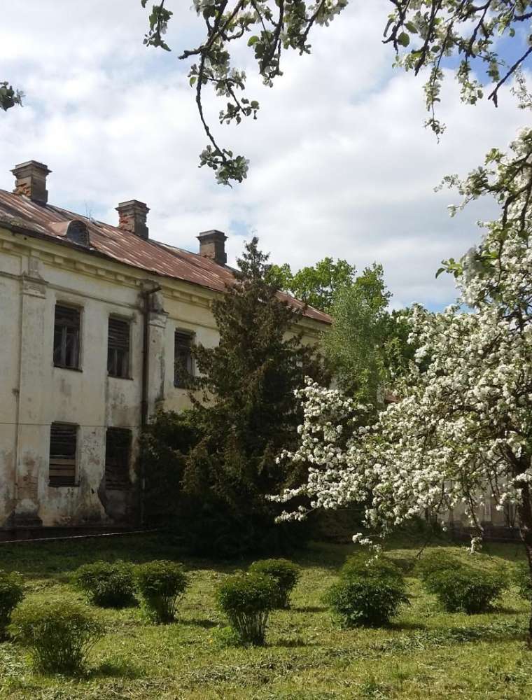  Riebini Manor and Park