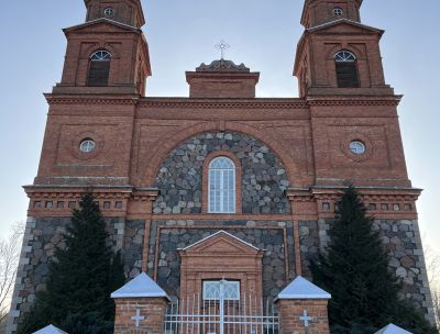 Vārkavas Vissvētās Trīsvienības Romas katoļu draudzes baznīca