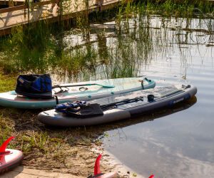 Geļenovas muižas parkā noritējis pirmais SUP saulrieta brauciens pa Jašas–Bicānu ezeru
