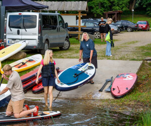 Geļenovas muižas parkā noritējis pirmais SUP saulrieta brauciens pa Jašas–Bicānu ezeru
