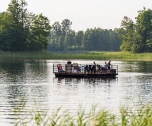 Geļenovas muižas parkā noritējis pirmais SUP saulrieta brauciens pa Jašas–Bicānu ezeru