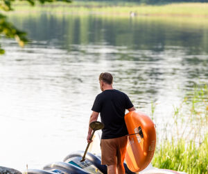 Geļenovas muižas parkā noritējis pirmais SUP saulrieta brauciens pa Jašas–Bicānu ezeru